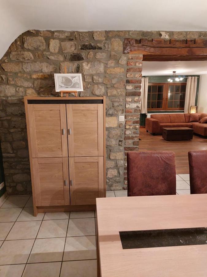 Aux Trois Petits Cochons Apartment Hotton Exterior photo