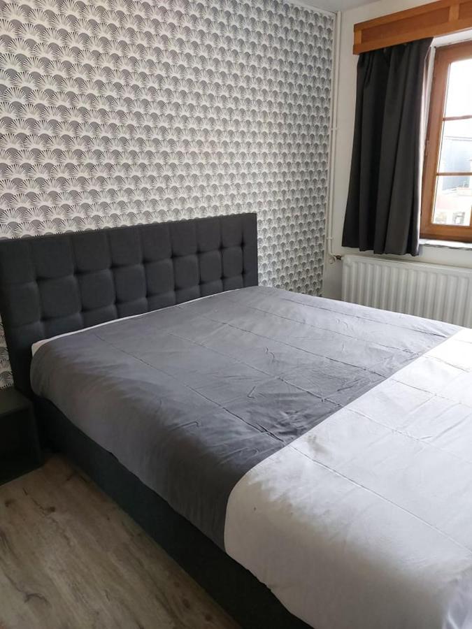 Aux Trois Petits Cochons Apartment Hotton Exterior photo