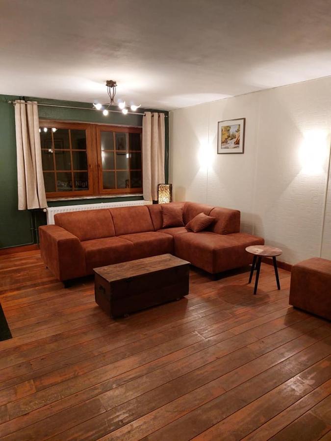Aux Trois Petits Cochons Apartment Hotton Exterior photo