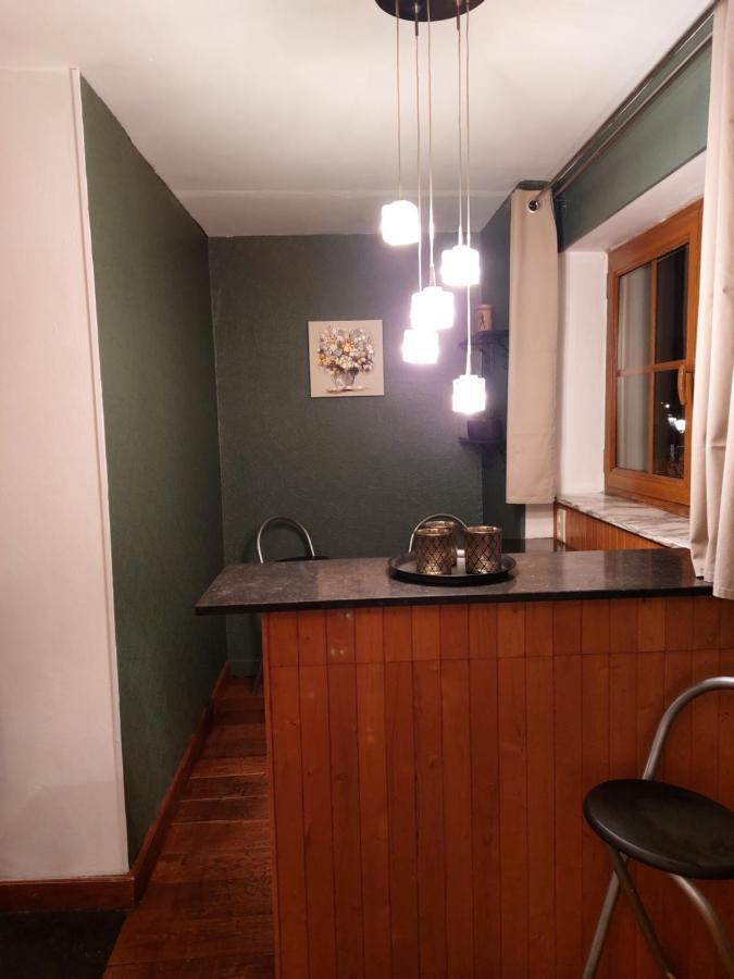 Aux Trois Petits Cochons Apartment Hotton Exterior photo