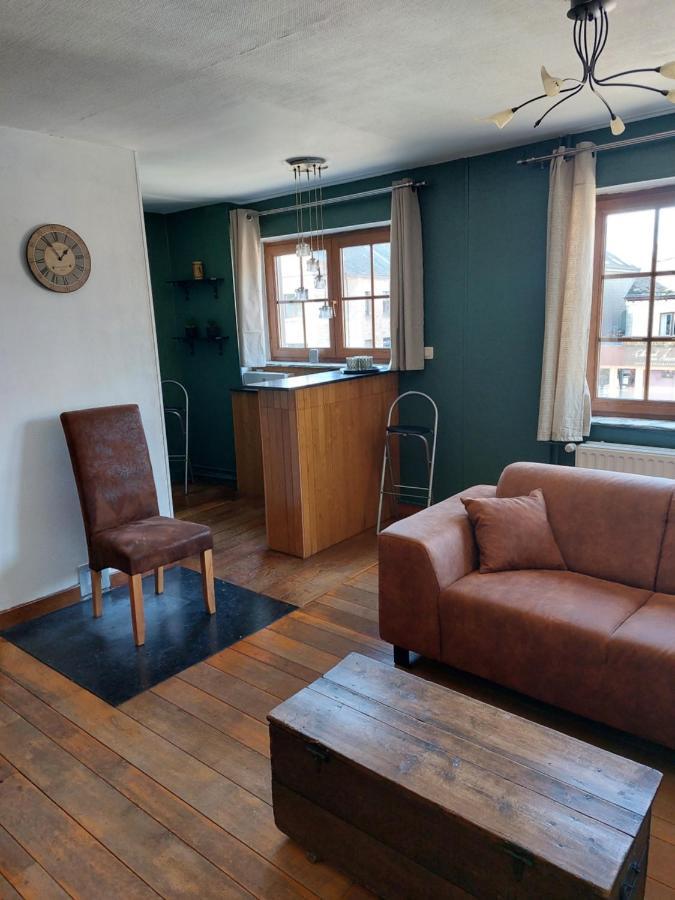 Aux Trois Petits Cochons Apartment Hotton Exterior photo
